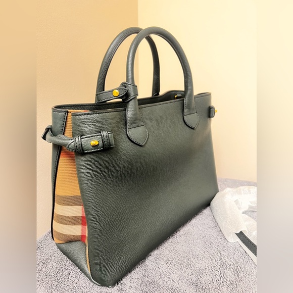 100% Authentic - New Burberry Sea Green Leather Check Fabric Medium Banner Tote - Picture 1 of 7